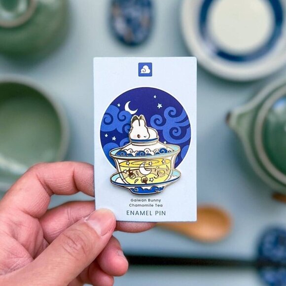 Gaiwan Bunny Enamel Pin - Chamomile Tea & Rabbit Jewelry - Celestial Brooch - Picture 3 of 9